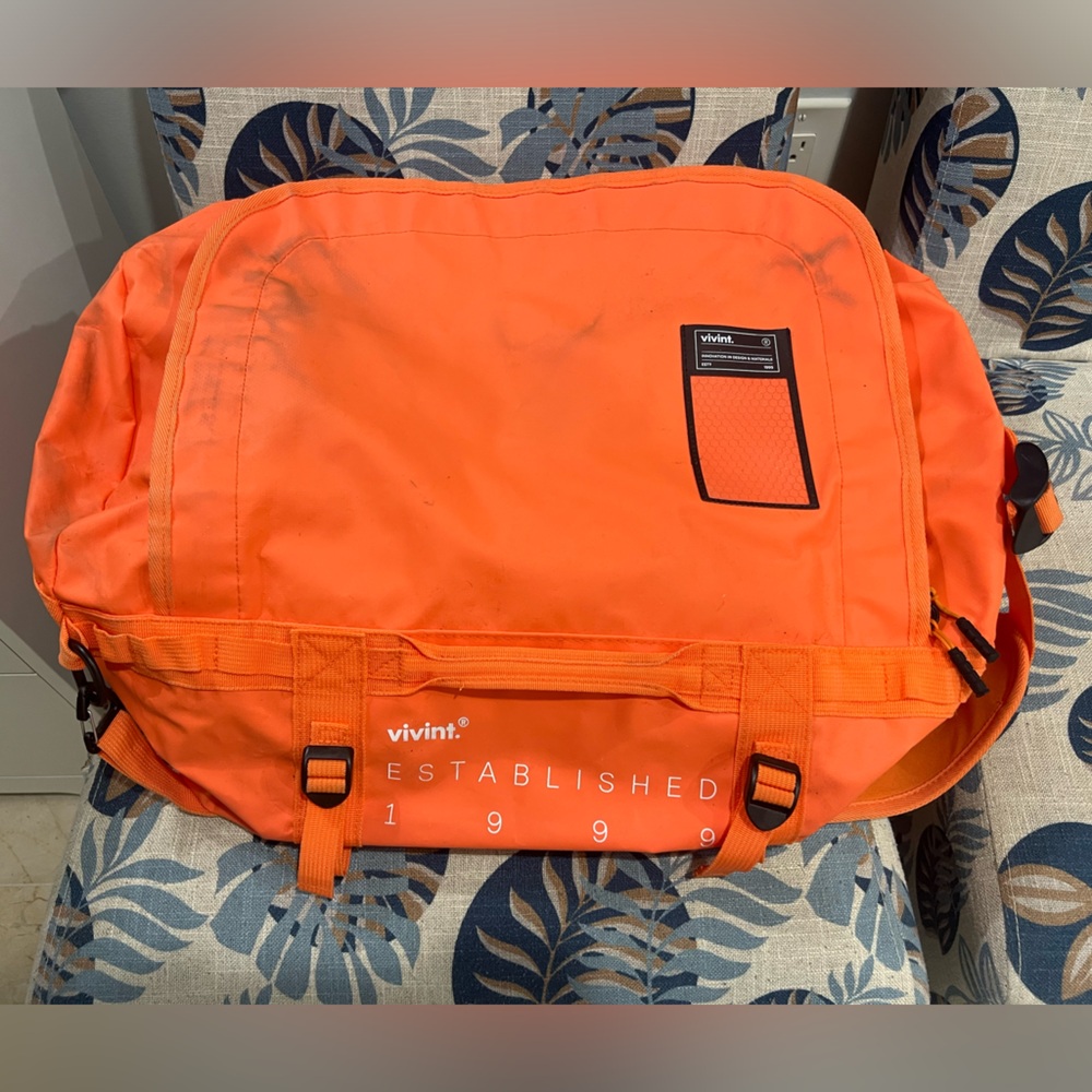 Vivint canvas duffel bag / backpack